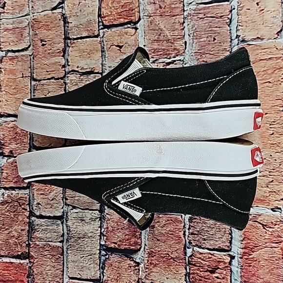 VANS CLASSIC SLIP ON SHOES, WOMANS SIZE 5.5 GUC - Picture 6 of 12